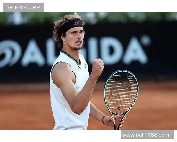 汉达诺维奇在温网捧杯，成为史上第一位获得十届以上大满贯的选手