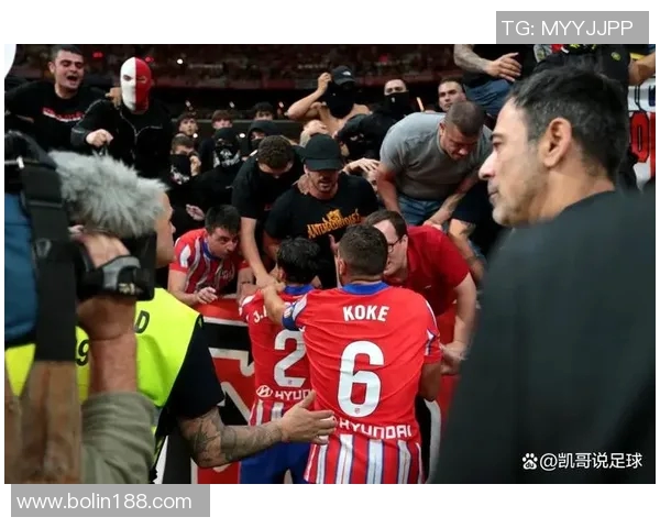 马拉多纳群殴：疯狂场面引发足坛混乱！